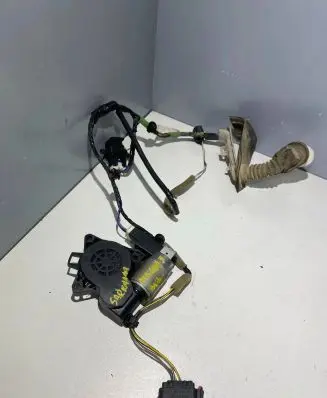 Mazda 3 I Front door window regulator motor G22C5958X TN784Y27 CM011740