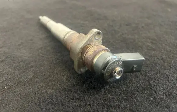BMW X5 E53 Fuel injector 0445110131 7789661