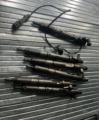 Audi A6 S6 C5 4B Fuel injector 059130202C 059130201B