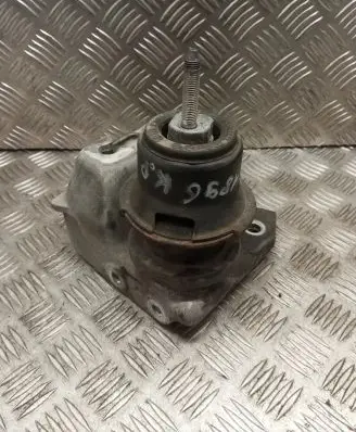 Subaru Legacy Engine mount bracket