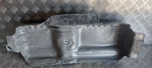 Chrysler Grand Voyager V Heat shield in engine bay 
