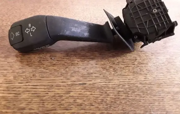 BMW 5 E39 Indicator stalk 8352172