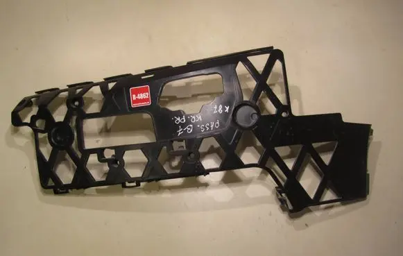 Volkswagen PASSAT B7 Front bumper mounting bracket