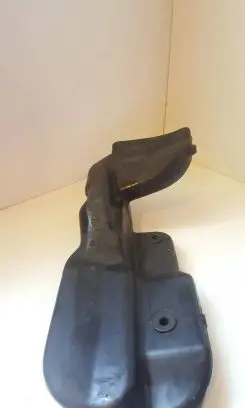 Volkswagen PASSAT B3 Air intake duct part 357805961C
