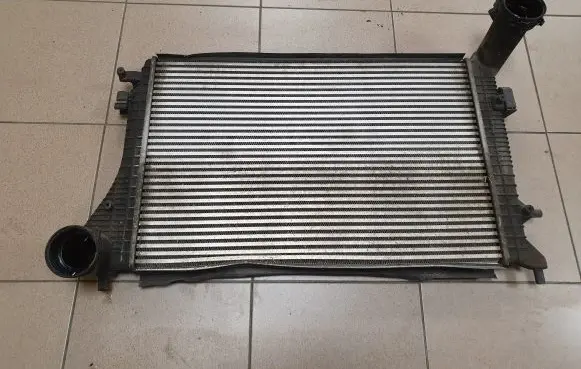 Volkswagen Caddy Intercooler radiator 1K0145803H