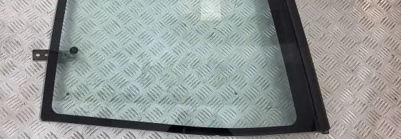 Nissan Terrano Rear side window