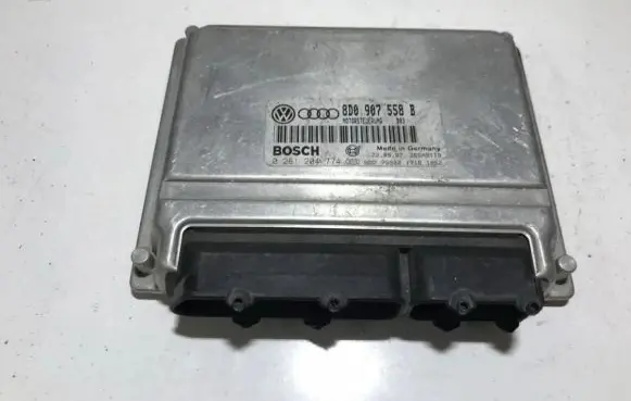 Volkswagen PASSAT B5 Engine control unit/module 8d0907558b 0261204774