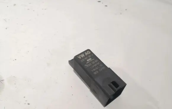 Skoda Octavia Mk2 (1Z) Glow plug pre-heat relay 03G907282A 0522120505