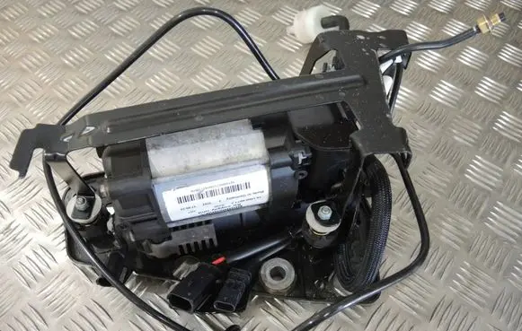 Volvo XC90 Air suspension compressor/pump 