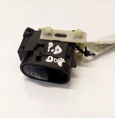 Mercedes-Benz C W203 Electric window control switch A2038200210