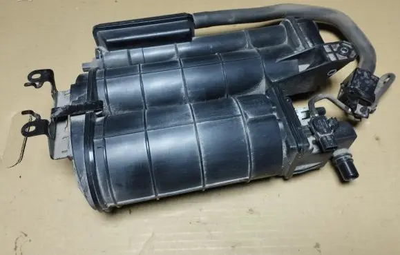 Active carbon filter fuel vapour canister