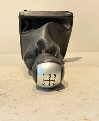 Ford Focus Gear lever shifter trim leather/knob 4M51A045B79