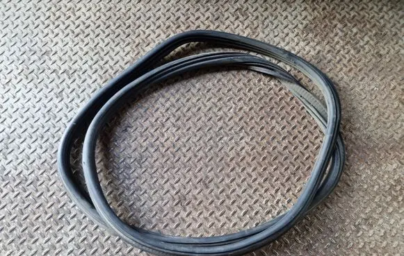 Ford Kuga II Trunk rubber seal (body) 