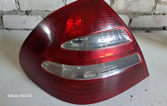 Mercedes-Benz E W211 Rear/tail lights 084401921LF