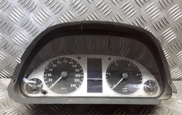 Mercedes-Benz B W245 Speedometer (instrument cluster) A1695400948 A1694420621