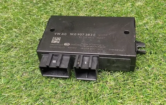 Volkswagen Tiguan Tow bar trailer control unit/module 1K0907383E