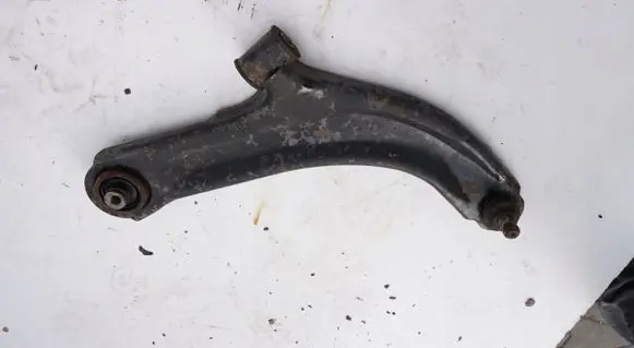 Renault Clio III Front lower control arm/wishbone