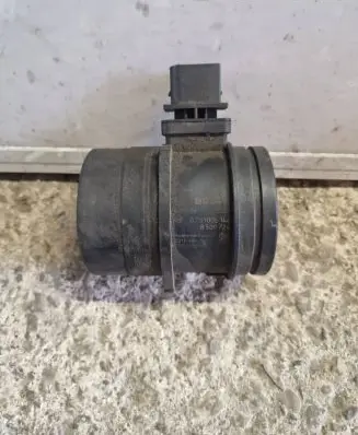 BMW X1 E84 Mass air flow meter 8509724 0281006146