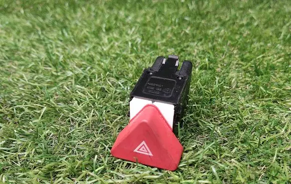 Volkswagen Golf Plus Hazard light switch 5M0953509A