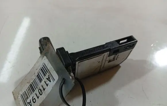 Toyota Avensis T270 Mass air flow meter 