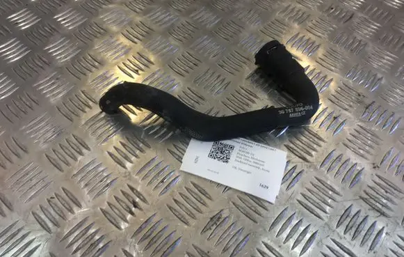 Volvo XC60 Engine coolant pipe/hose 30757896004
