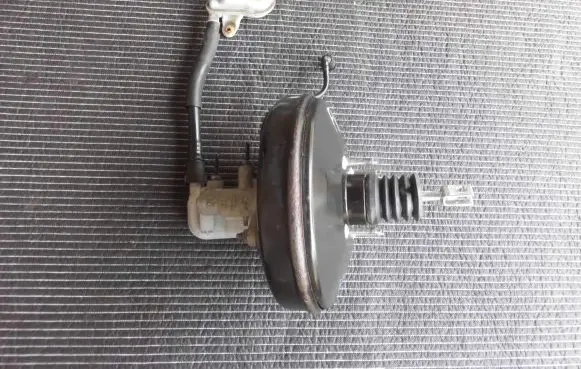 Ford Fiesta Brake booster 8V512B195CE
