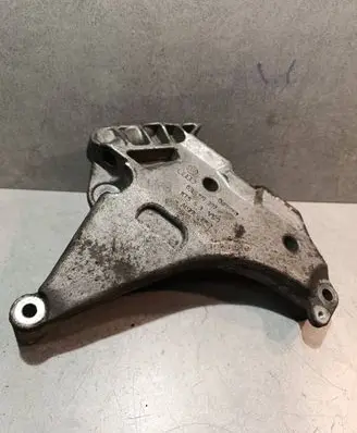 Volkswagen PASSAT B7 Engine mounting bracket 03L199207
