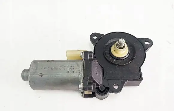 Ford Fiesta Front door window regulator motor 0130821939