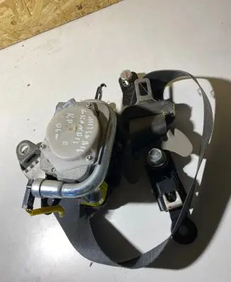 Mitsubishi Grandis Front seatbelt 0433103