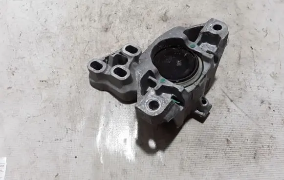 Mercedes-Benz CLA C117 X117 W117 Gearbox mount A2462400617