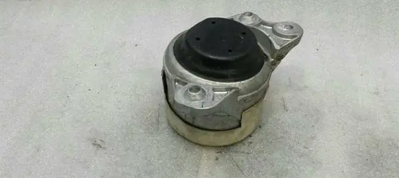 Mercedes-Benz C W205 Engine mount bracket A2052404900