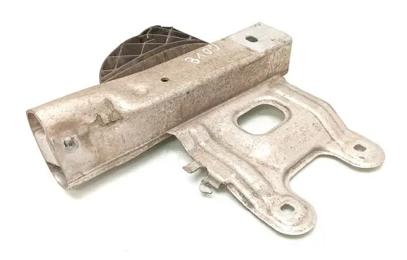 Front bumper mounting bracket