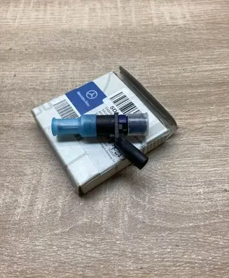 Mercedes-Benz B W245 Fuel injector A0000789023 A0000788749