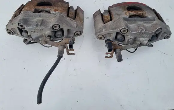 Front brake caliper