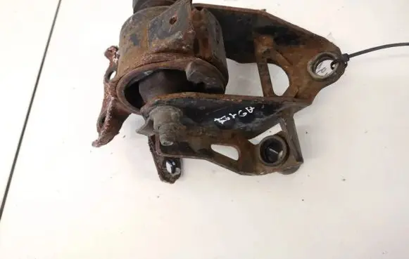 Mazda 6 Engine mount bracket