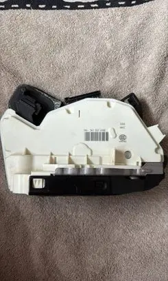 Volkswagen Polo V 6R Front door lock 5K1837016J