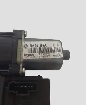 Renault Megane III Front door window regulator motor 0130822478 807301396R 965368200