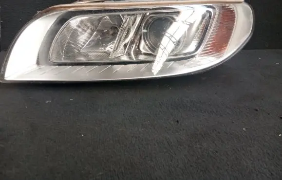 Volvo XC70 Headlight/headlamp 31420011 6337300001