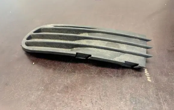 Volvo V50 Front bumper lower grill 30657009 D139