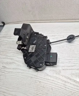 Volvo V70 Front door lock 31253674 A048317 986904104