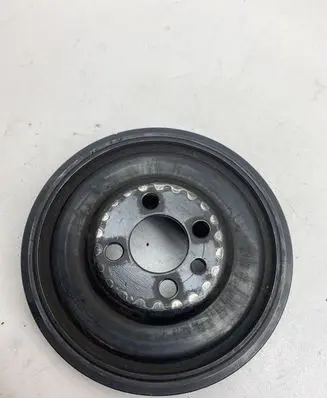 Volkswagen PASSAT B6 Crankshaft pulley 03G105243