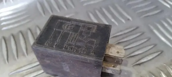 Volkswagen Jetta I Other relay 321955531A 5WK1636