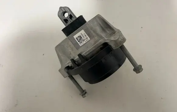 Engine mount bracket