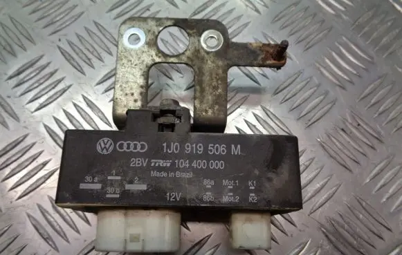 Skoda Fabia Mk1 (6Y) Coolant fan relay 1J0919506M