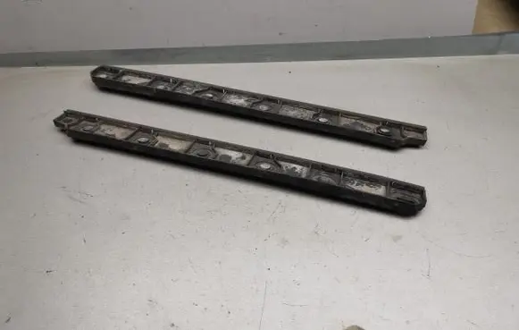 Rear bumper mounting bracket