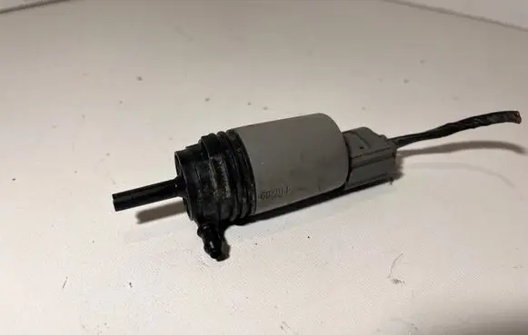 BMW 1 E82 E88 Windscreen/windshield washer pump 6934159 23557610