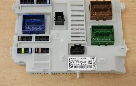 Volvo V60 Comfort/convenience module 31327995 31327995AA BG9T14C256HA
