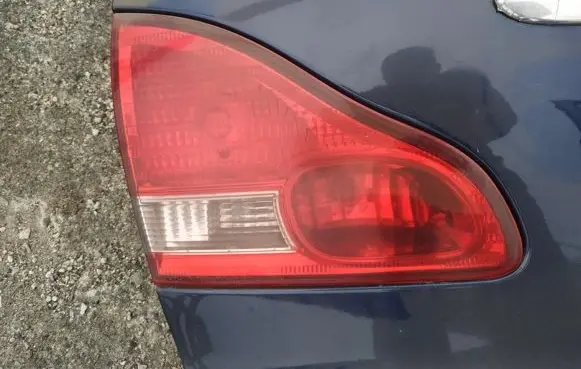 Toyota Avensis Verso Tailgate rear/tail lights