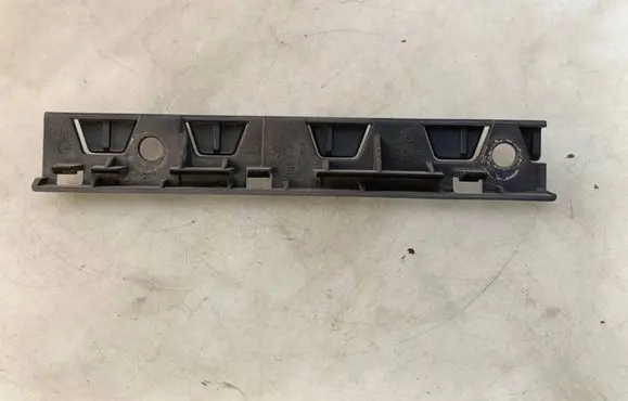 BMW 5 E60 E61 Fender mounting bracket 7066227