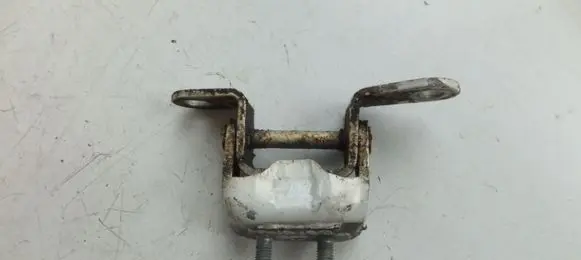 Toyota Land Cruiser (J100) Rear door upper hinge